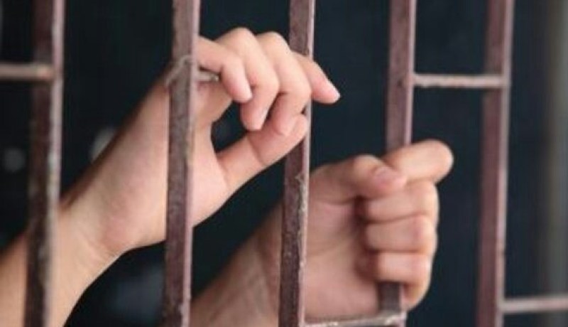 قسنطينة: توقيف فتاة قاصر اعتدت على شاب بـ “كيتور”