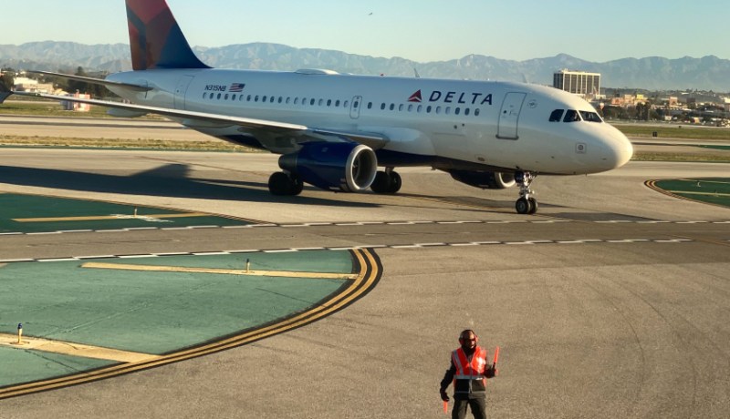 50 ألف دولار غرامة على شركة طيران أمريكية أنزلت 3 مسافرين مسلمين