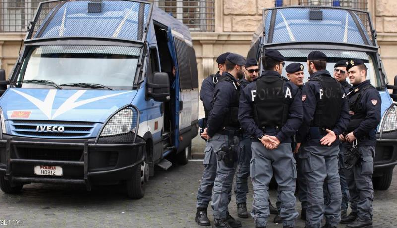 سائحة بولندية تتعرض لاغتصاب جماعي على شواطئ إيطاليا