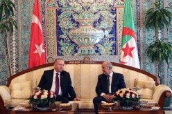 الرئيسان تبون وأردوغان يتفقان على إزالة العقبات أمام زيادة الاستثمارات والعمل المشترك بين تركيا والجزائر
