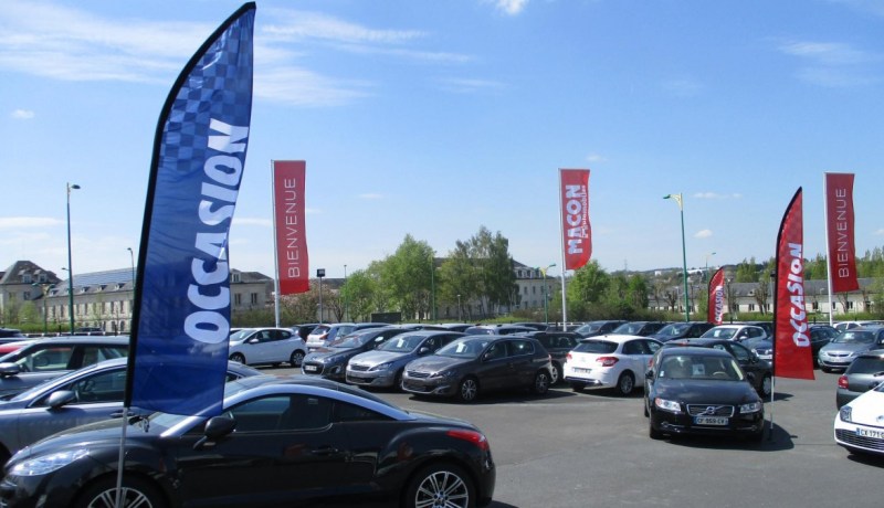 رفع أسعار الرسوم على استيراد السيارات الجديدة ذات محرك بنزين