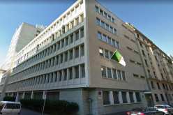 بعد وفاة أحد موظفيها بكورونا البريطانية وإصابة آخرين.. قنصلية الجزائر في ليون تغلق أبوابها