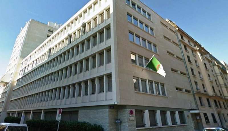 بعد وفاة أحد موظفيها بكورونا البريطانية وإصابة آخرين.. قنصلية الجزائر في ليون تغلق أبوابها