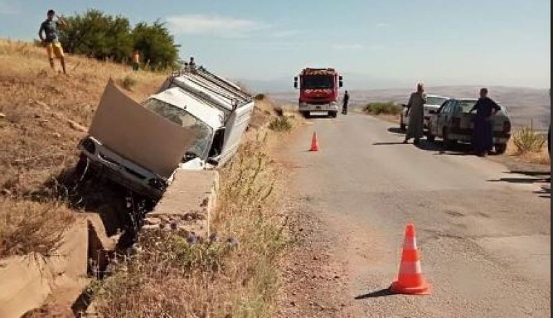 الشلف: إصابة 4 أشخاص في اصطدام سيارة بحاجز اسمنتي