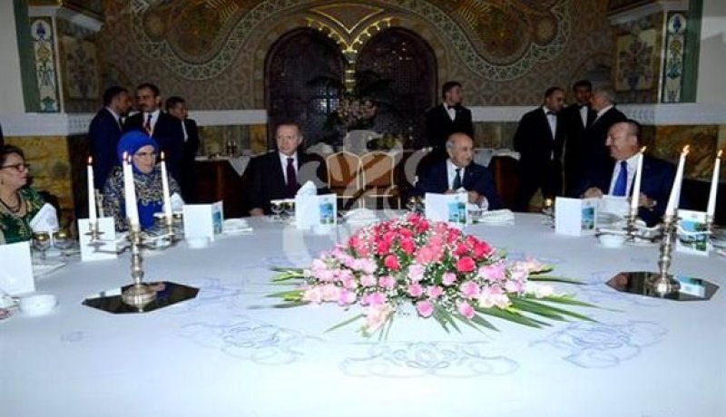 رئيس الجمهورية يقيم مأدبة عشاء على شرف نظيره التركي