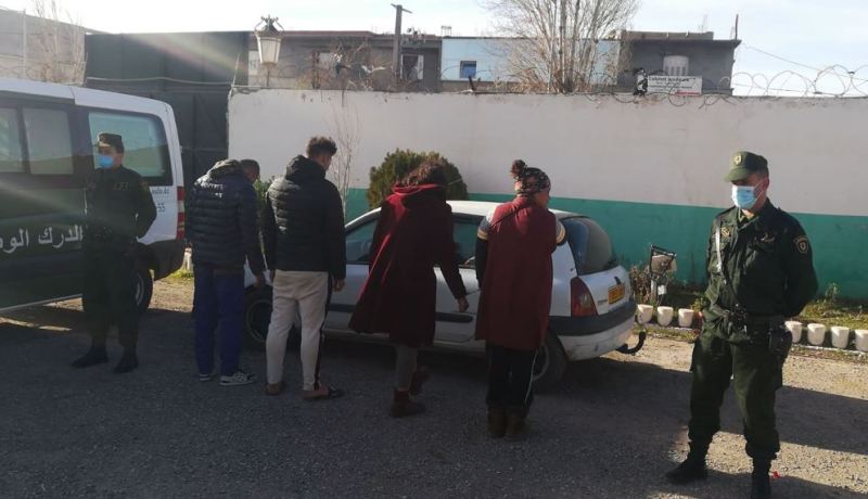 الإطاحة بعصابة تستدرج السائقين باستعمال مراهقة لسرقة سياراتهم في سطيف