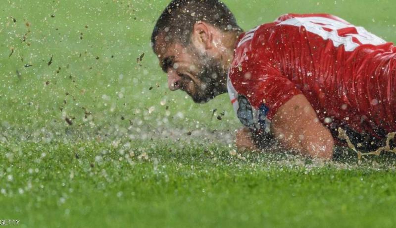 مباراة كرة قدم “حوض سباحة”