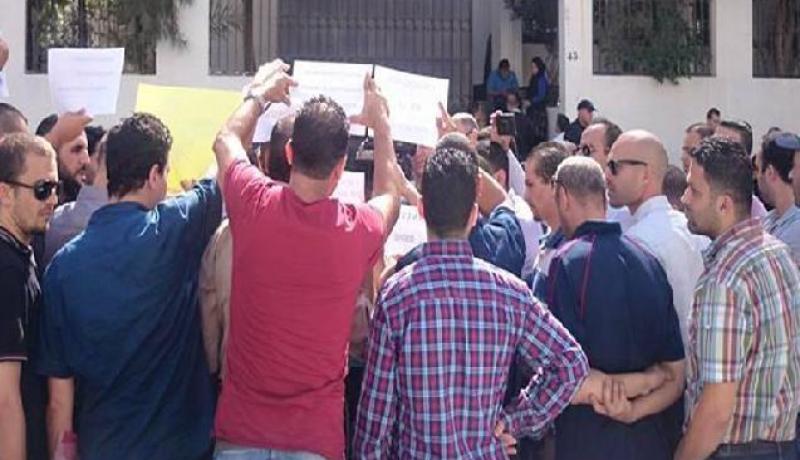 مكتتبو LPP يحتجون أمام وزارة السكن وينتقدون رد الوزير على انشغالاتهم