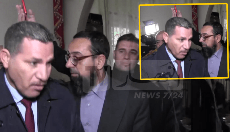 مسؤول التشريفات بولاية سيدي بلعباس يهين الصحفيين والمصورين والوالي “يتفرج”