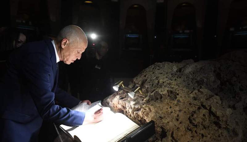 الرئيس التونسي يزور المتحف الوطني للمجاهد