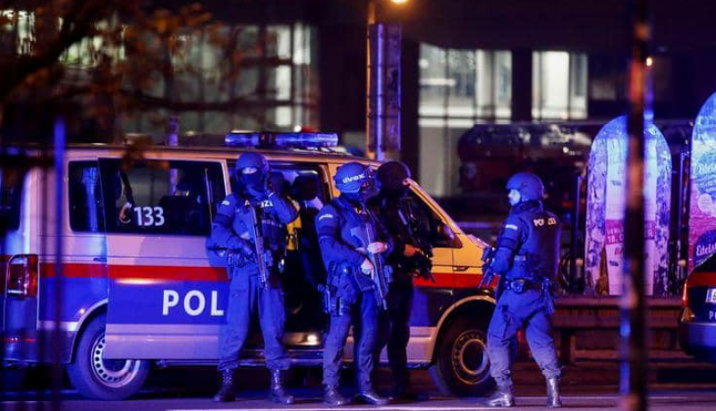قائد شرطة فيينا: مقتل 3 مدنيين في الهجوم الإرهابي