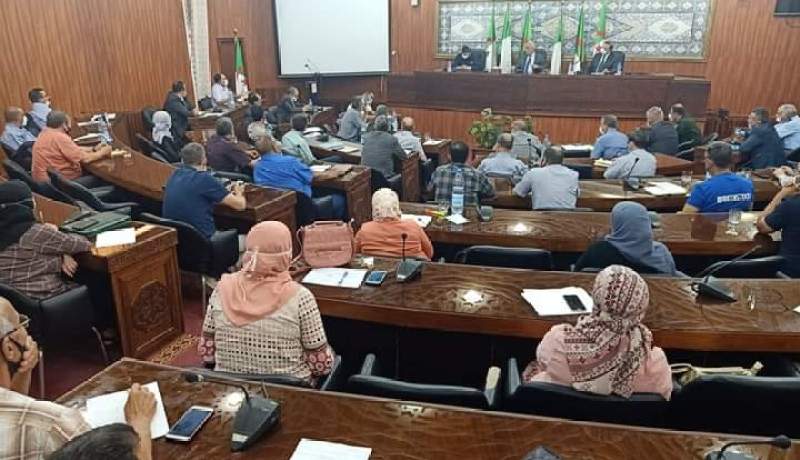 والي سطيف: الغلق الفوري لكل تاجر لا يحترم التدابير الوقائية وسحب “البارمي” للمخالفين