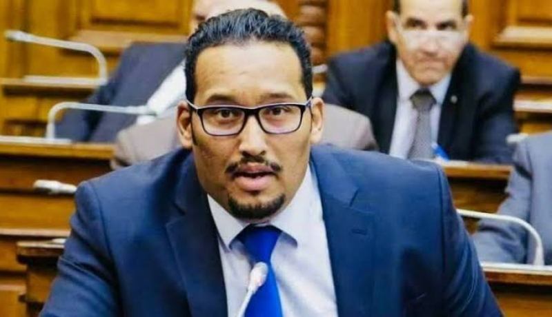 السيناتور محمود قيساري يتنازل عن راتبه الشهري لصرفه في محاربة كورونا