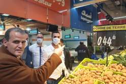 في زيارة مفاجئة لـ”كارفور”.. رزيق يخفض سعر البطاطا من 112 دج إلى 44 دج