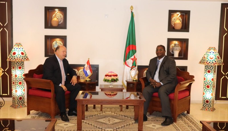 بالصور.. وزير السياحة يستقبل السفير الكرواتي