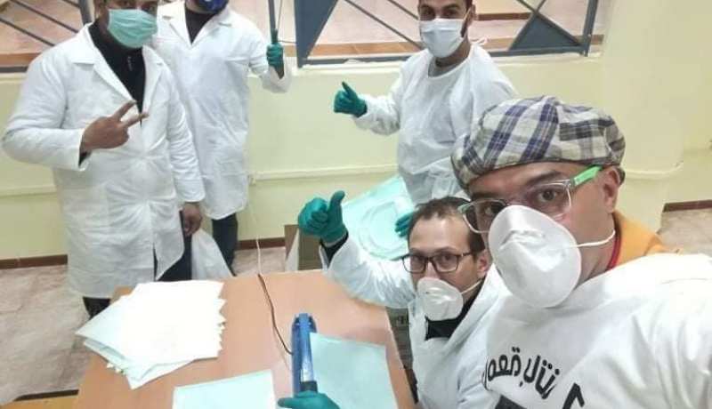 صاحب مؤسسة مصغرة يصنع 8 آلاف واقي طبي معدني ضد كورونا مجانا للأطباء
