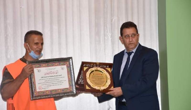 أعضاء الفدرالية الوطنية للصيادين يكرمون رئيس الجمهورية