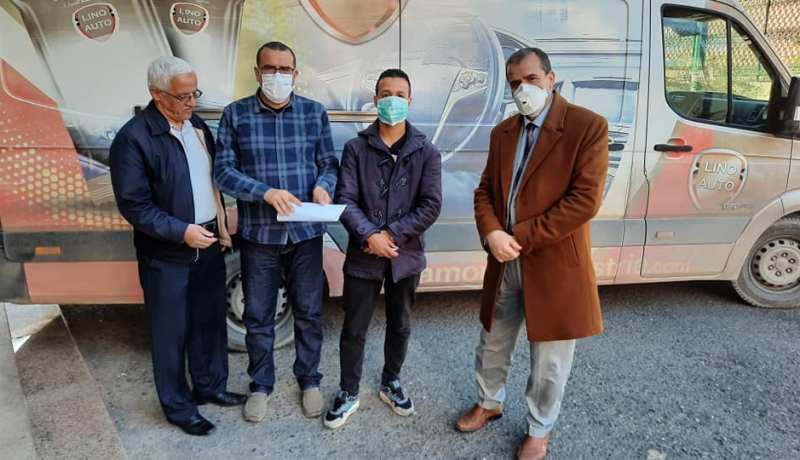 بالصور.. وزارة التجارة تستلم 360 كرتون مناديل مطهرة من شركة Lino
