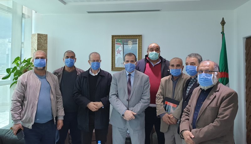 تجميد العمل برخص نقل السلع والبضائع بالنسبة للفلاحين والموزّعين و تجّار التجزئة