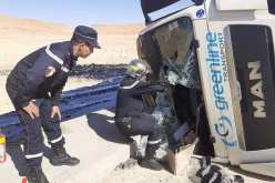 غرداية: إصابة شخصين في انحراف وانقلاب شاحنة ذات مقطورة محملة بالزفت