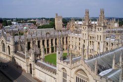 أوكسفورد تخطط لإنتاج لقاحات مخصصة لمكافحة السلالات المتحورة من كورونا