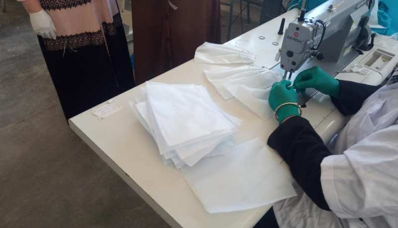 تيارت: خياطة أزيد من 80 ألف كمامة طبية جراحية