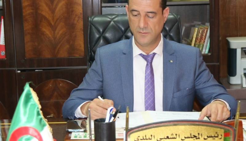 رئيس بلدية محمد بلوزداد يتبرع براتب شهر لمواجهة كورونا