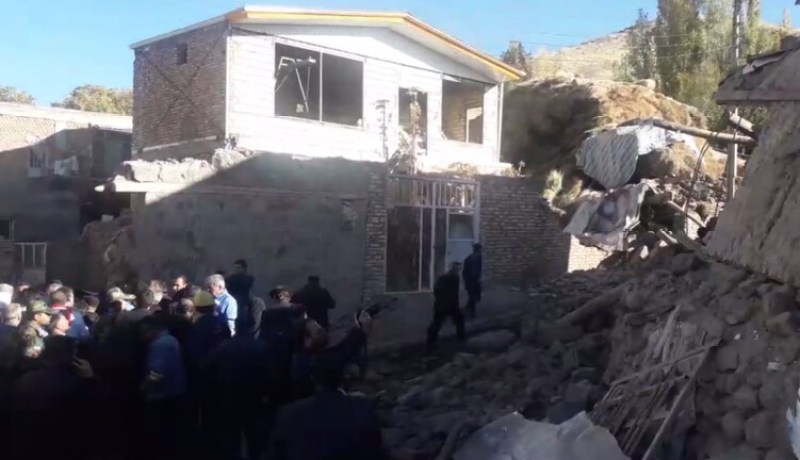 إيران: وفاة 6 أشخاص وإصابة 300 آخرين في زلزال