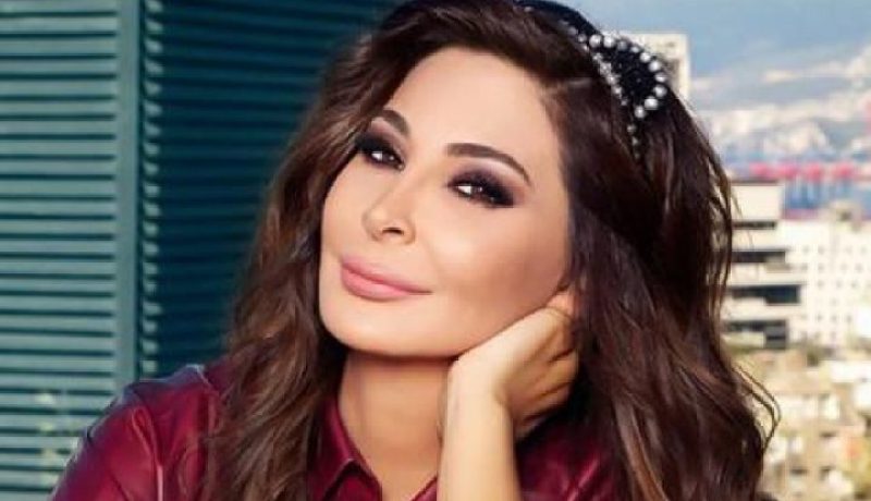 إليسا تهنئ نساء العالم بعيدهن