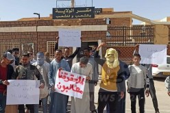 إليزي: عشرات الشباب ينظمون وقفة احتجاجية أمام مقر الولاية