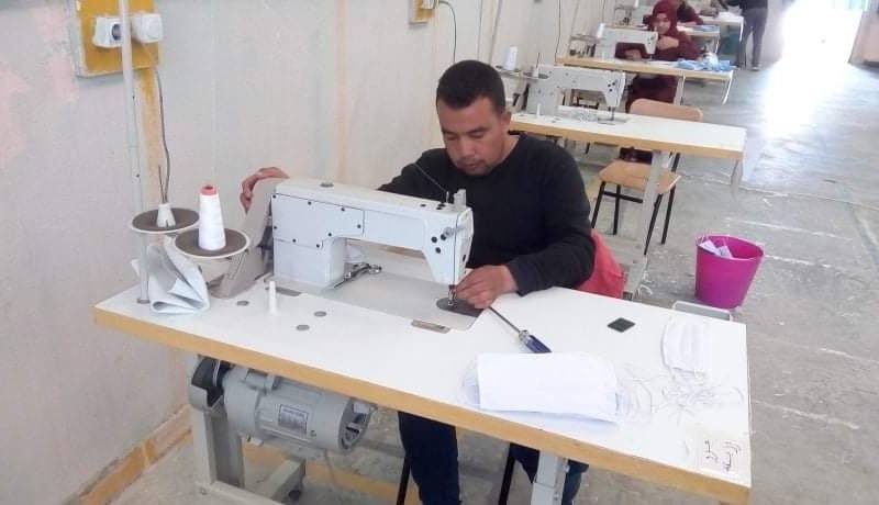 بسكرة: 20 ألف كمامة طبية معقمة تم انجازها إلى حد الآن