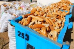 الجزائريون يرمون 8 ملايين خبزة في الحاويات خلال شهر رمضان