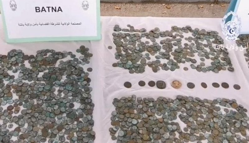 باتنة.. استرجاع أزيد من 5000 قطعة نقدية أثرية وحجز 2.35 كلغ من الكيف المعالج