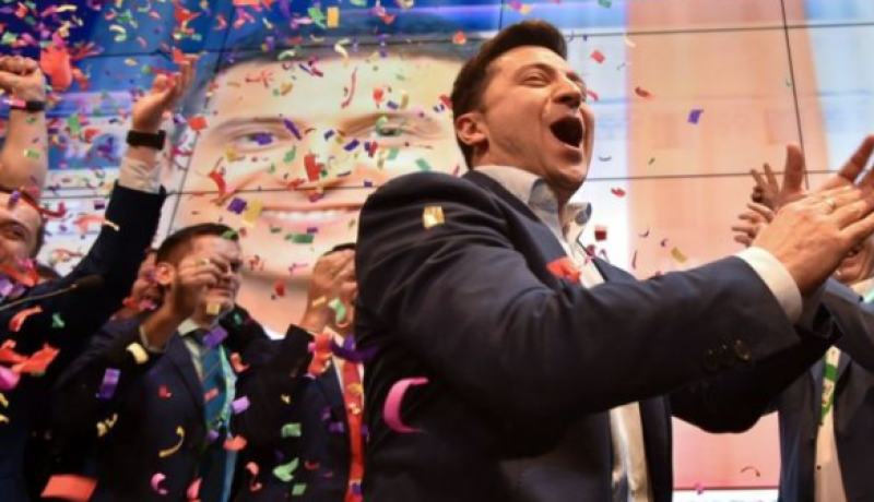لأول مرة.. ممثل كوميدي يفوز برئاسة أوكرانيا