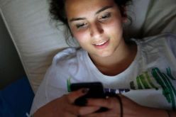 زوجتي.. طفلة معتوهة ومدمنة على الألعاب الإلكترونية !!