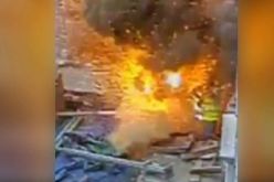 بالفيديو تعرض لانفجار بقوة 11 ألف فولت وقام يمشي