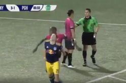 بالفيديو.. أعنف تدخل من لاعب في كرة القدم