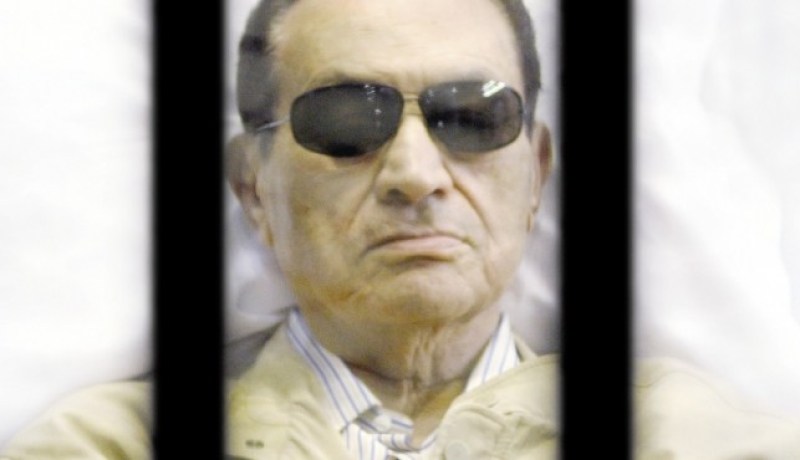 النائب العام يمنع مبارك و اسرته و 20 من رموز نظامه من السفر والتصرف فى الأموال والممتلكات