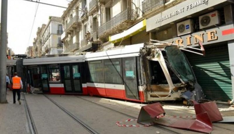 توقف حركة الترامواي بالمحور المتضرر من حادث إنحراف عربة في وهران