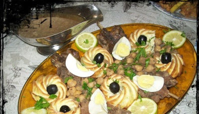 “الهامبرغر” و”البانيني” أطاحا بـ 9 أطباق جزائرية عريقة!