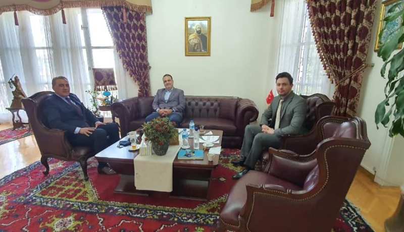 سفير الجزائر بأنقرة يعرض على المدير العام لشركة “أوزومجو” فرص الاستثمار بالمعدات الطبية