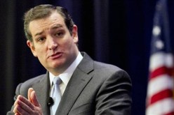 بعد أن التقى شخصا ثبتت إصابته بكورونا.. سيناتور أمريكي يعزل نفسه