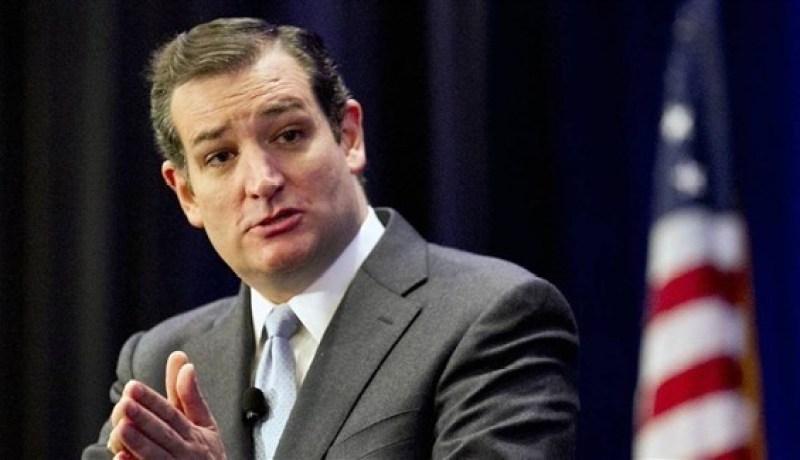 بعد أن التقى شخصا ثبتت إصابته بكورونا.. سيناتور أمريكي يعزل نفسه