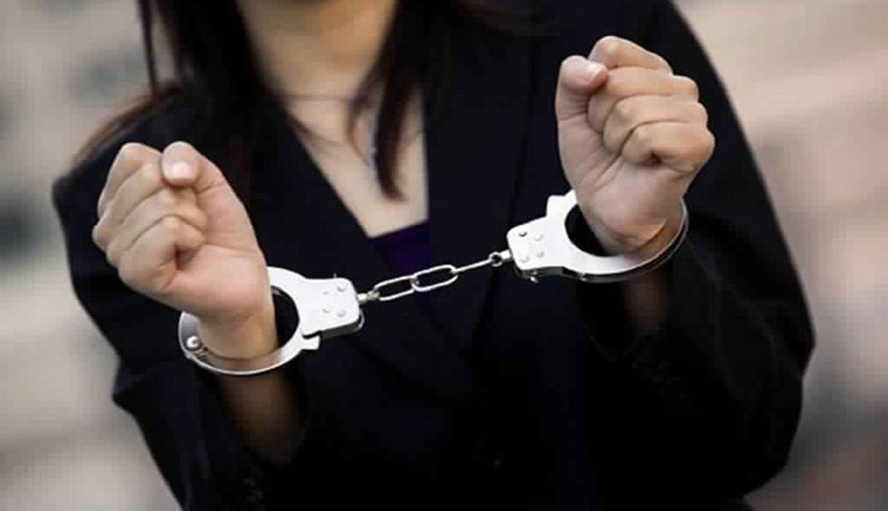 فتاة تقود عصابة لسرقة الدراجات النارية بعد إغراء أصحابها في سوق أهراس
