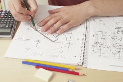 مدرس رياضيات صباحا ومهرب مخدرات مساءً!!