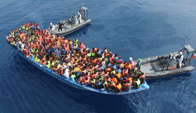 إنقاذ 379 “حراق” في السواحل الليبية