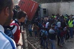 بالصور: انقلاب حاوية من شاحنة على حافلة لنقل المسافرين بالسمار في العاصمة