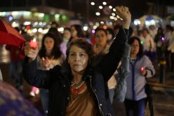 بالصور.. مسيرة بالشموع تكريما لضحايا زلزال المكسيك