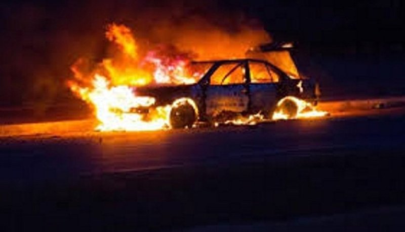 جيجل : شخص يحرق سيارته بالقرب من مقر الدرك الوطني بسيدي معروف