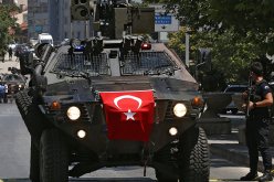 اعتقال 25 شخصا بعد هجمات بالهاون في أنطاليا السياحية بتركيا